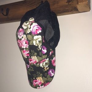 Floral hat- like new